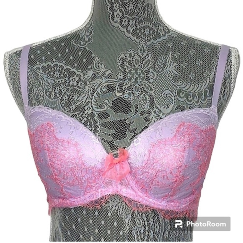 Victoria's Secret 32DD lavender with pink lace push up Dream‎ Angels lined bra.